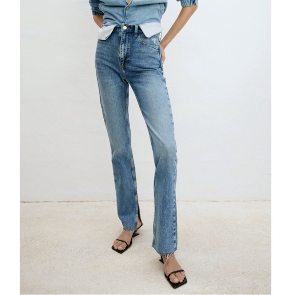 ✨NWOT | Zara | High Rise Slim Flare Split Hem Medium wash Jeans - Picture 3 of 13